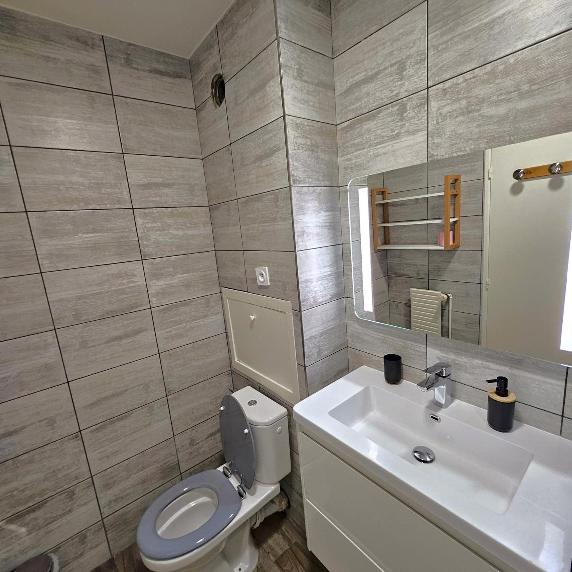 Studio Cosy Confort Moderne Vaulx-en-Velin Exterior photo